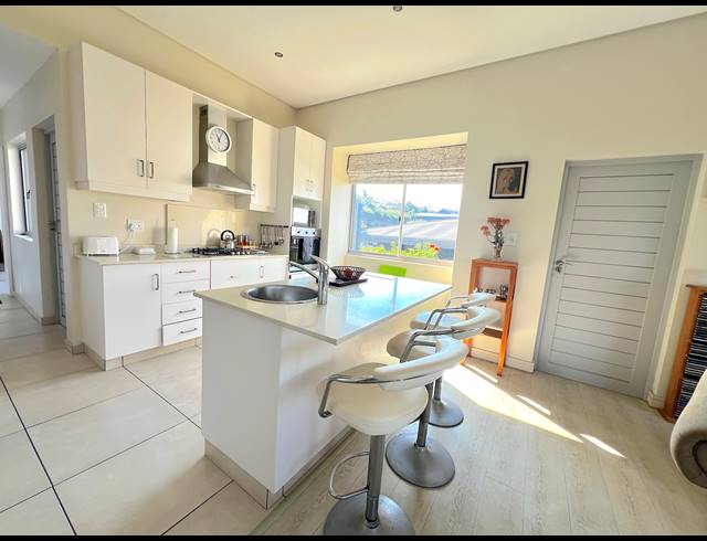 2 BEDROOM FREESTANDING TO LET IN RENISHAW HILLS